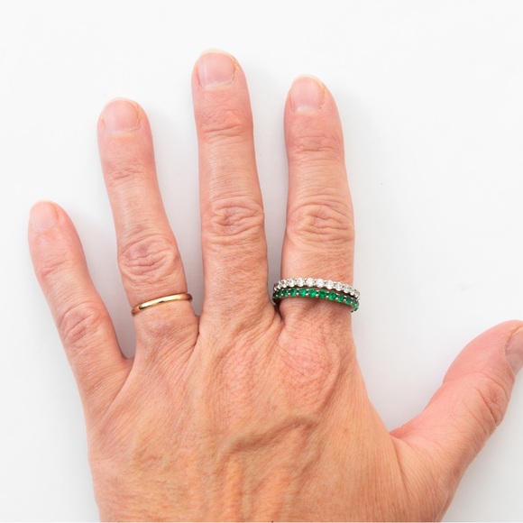 Set of 2 eternity bands minimalist 1 clear stones & 1 emerald green stones 10 - Picture 11 of 14